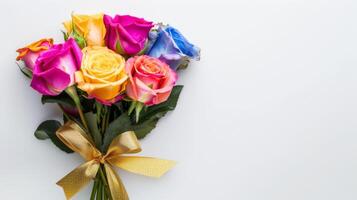 ramo de flores de vistoso rosado rosas decorado con dorado sedoso cinta Corbata foto