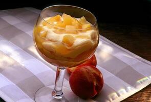 sliced peaches with vanilla cream photo