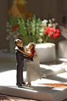 fun couples tableware dolls for wedding cakes photo