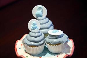 vanilla cupcakes decorated with blue cream photo
