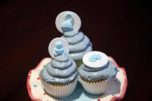 vanilla cupcakes decorated with blue cream photo