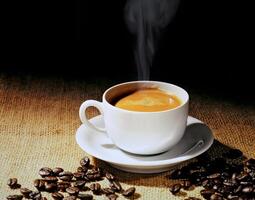 caliente Café exprés café en blanco taza en yute antecedentes foto