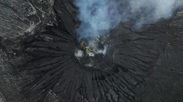 volcanique éruption vue de drone actif bromo video