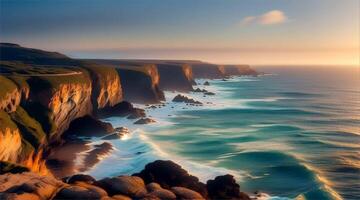 étourdissant littoral, spectaculaire Roche falaises avec vagues s'écraser contre beaucoup grand et petit déchiqueté rochers. et le océan élongation loin sous le clair bleu ciel video