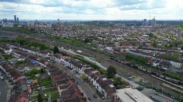 hög vinkel se av central Wembley London stad av England förenad rike, april 17:e, 2024 video