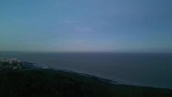 hoch Winkel Aussicht von strandig Kopf Meer Aussicht und Ozean von England vereinigt Königreich während Sonnenuntergang. kann 10., 2024 video