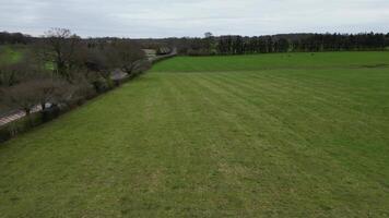 hög vinkel se av brittiskt landsbygden landskap nära helgon albaner stad England bra Storbritannien. Mars 16:e, 2024 video