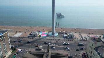 hoog hoek beeldmateriaal van Brighton kust toevlucht en strand stad van oosten- sussex, Engeland Super goed Brittannië. mei 10e, 2024 video