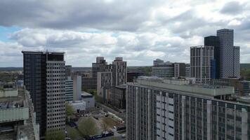 underbar hög vinkel se av byggnader på central väst croydon London stad av England Storbritannien. april 24:e, 2024 video