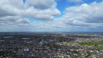 magnifique haute angle vue de bâtiments à central Ouest croydon Londres ville de Angleterre Royaume-Uni. avril 24, 2024 video