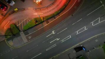 aérien métrage de illuminé central Sheffield ville de Angleterre pendant nuit. uni Royaume. avril 29, 2024 video