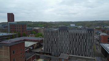 alto ángulo ver de histórico Sheffield ciudad cuales es situado a Inglés condado de sur Yorkshire unido Reino. mayo 5to, 2024 video