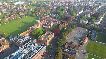 hoog hoek beeldmateriaal van centraal Eastbourne stad van Engeland, Verenigde koninkrijk. mei 10e, 2024 video