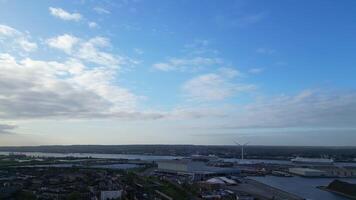 aéreo Visão do docas e portos sobre rio Tamisa às tílburi cidade do Inglaterra Unidos reino. abril 20, 2024 video
