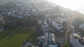 Alto ângulo cenas do central Eastbourne cidade do Inglaterra, Unidos reino. pode 10º, 2024 video