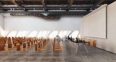 simétrico filas de amarillo sillas en un sala, Listo para un evento foto