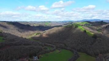 fuco tiro al di sopra di Francia villaggio primavera tempo 4k metraggio video