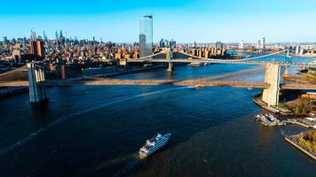 puente en el rayos de ajuste Dom. escénico ver de nuevo York desde aéreo perspectiva. foto