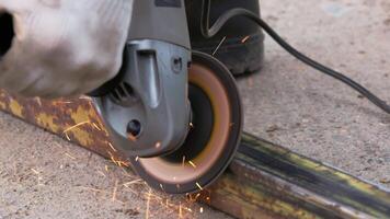 yellow rusted square steel pipe is being cleaned with angle grinder and flap disc video