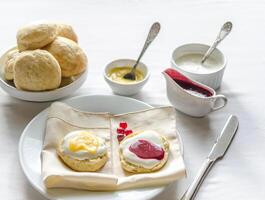 scones with lemon curd photo