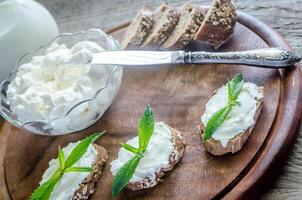 Wholewheat bread with cream cheese photo