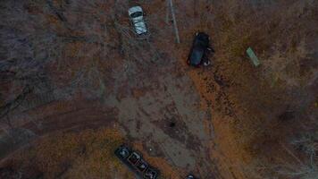 höst gobeläng antenn visningar av ryssland natur Drönare antal fot över volga flod, skog, och berg. Ryssland, samara område video