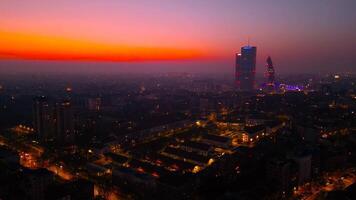 cidade do crepúsculo zangão cenas pôr do sol dentro milão video