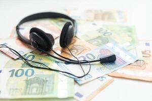 euro billetes auriculares auriculares, negocio foto