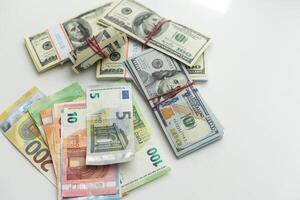 billetes de banco, americano dólar, europeo divisa, euro, varios dinero. foto