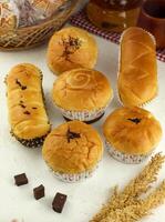 various kinds of bread with various flavors photo