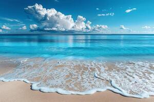 tranquilo tropical playas con claro como el cristal aguas, blanco playa, y lozano palma arboles debajo un soleado cielo foto