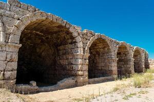 pintoresco restos de el antiguo ciudad de perge en pavo. perge abierto aire museo. foto