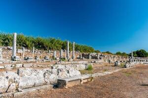 pintoresco restos de el antiguo ciudad de perge en pavo. perge abierto aire museo. foto