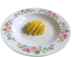 assiette avec fruit sur il png