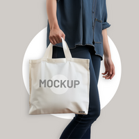 Holding een boodschappen doen zak mockup psd