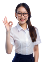 asiático joven mujer con lentes es sonriente y demostración un Okay firmar con su dedos. ella es vistiendo un oficina uniforme. aislado en transparente antecedentes. png