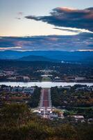 oscuridad vista con vista a Canberra desde montar ainslie foto