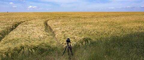 A camera on a tripod shooting landscape photo