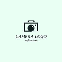 un logo diseño para un fotografía compañía. el logo caracteristicas un sencillo y elegante cámara icono vector