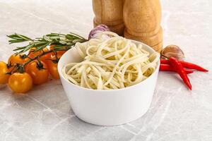 tradiciona asiático cocina - udon fideos foto