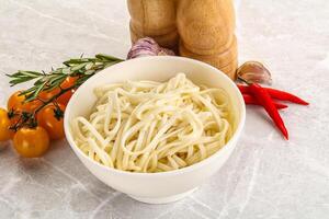 tradiciona asiático cocina - udon fideos foto