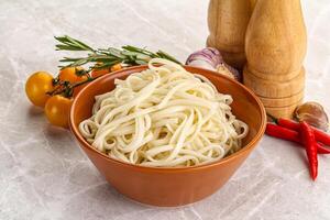 tradiciona asiático cocina - udon fideos foto