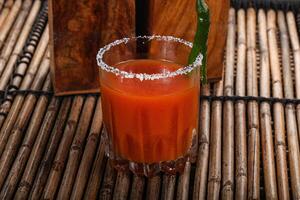 sangriento María cóctel vodka con tomate jugo foto