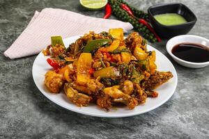 vietnamita cocina - frito rana con vegetales foto