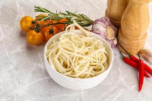 tradiciona asiático cocina - udon fideos foto