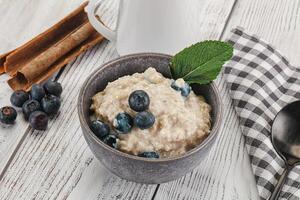 avena gachas de avena con arándano foto