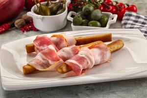 Antipasti - Grissini with pork bacon photo