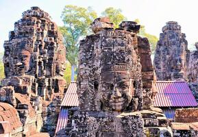 bayon templo en Camboya, caras de desconocido deidades foto