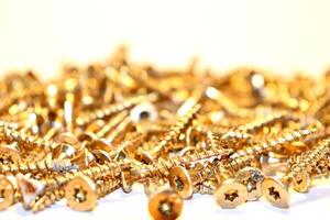 Pile of yellow steel screws photo