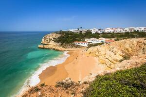 praia Delaware benagil playa en atlántico costa, algarve, Portugal foto